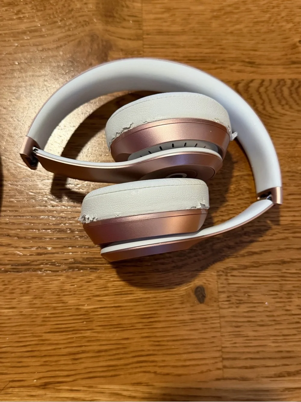 Beats Solo3 Wireless Headphones in Rose Gold - Picture 7 of 16